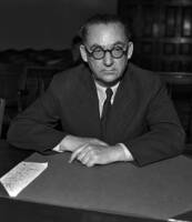 Gouverneur_Morris_in_a_courtroom.jpg